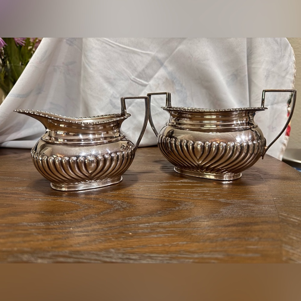 Elegant Elkington Plate 18854 Silver Creamer and Sugar Set
